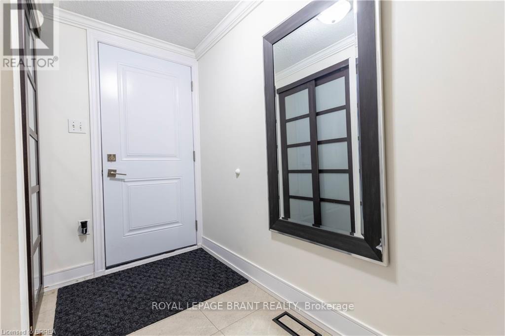 E5 - 500 Stone Church Road W Property Photo 16