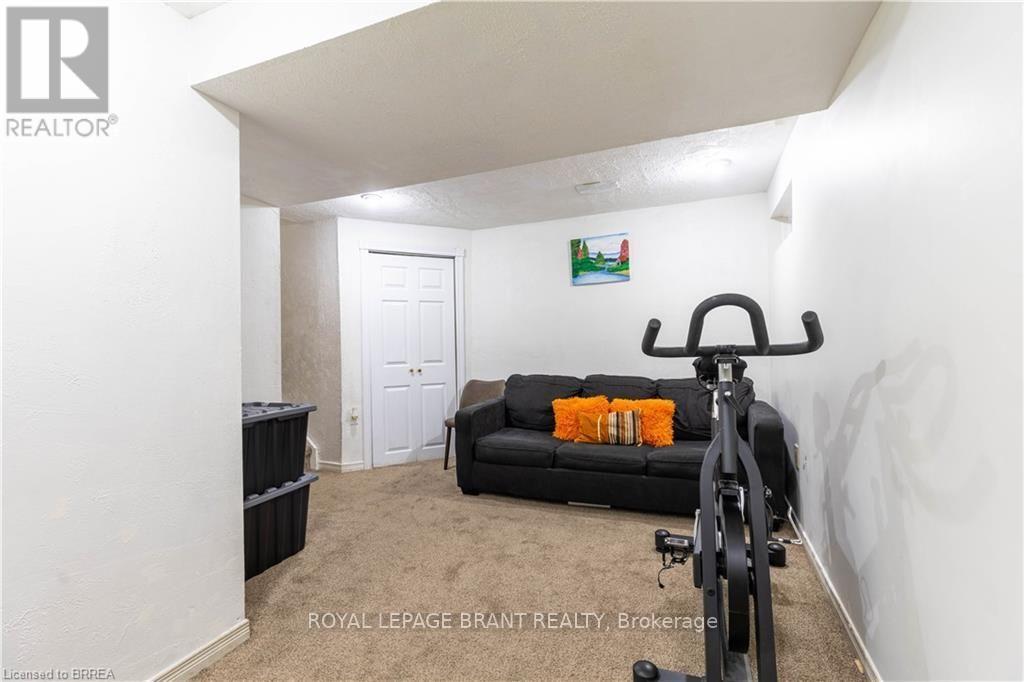E5 - 500 Stone Church Road W Property Photo 17