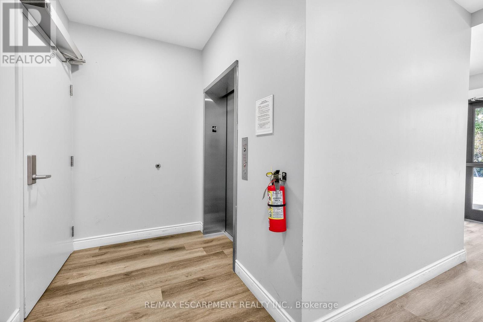 303 - 259 King Street E Property Photo 6