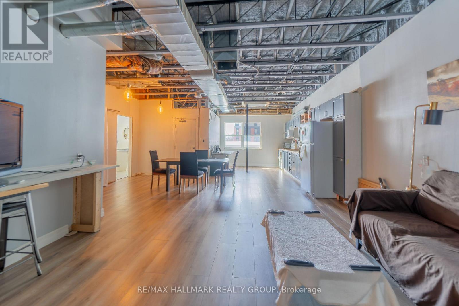 8 Beckwith Street N Property Photo 9