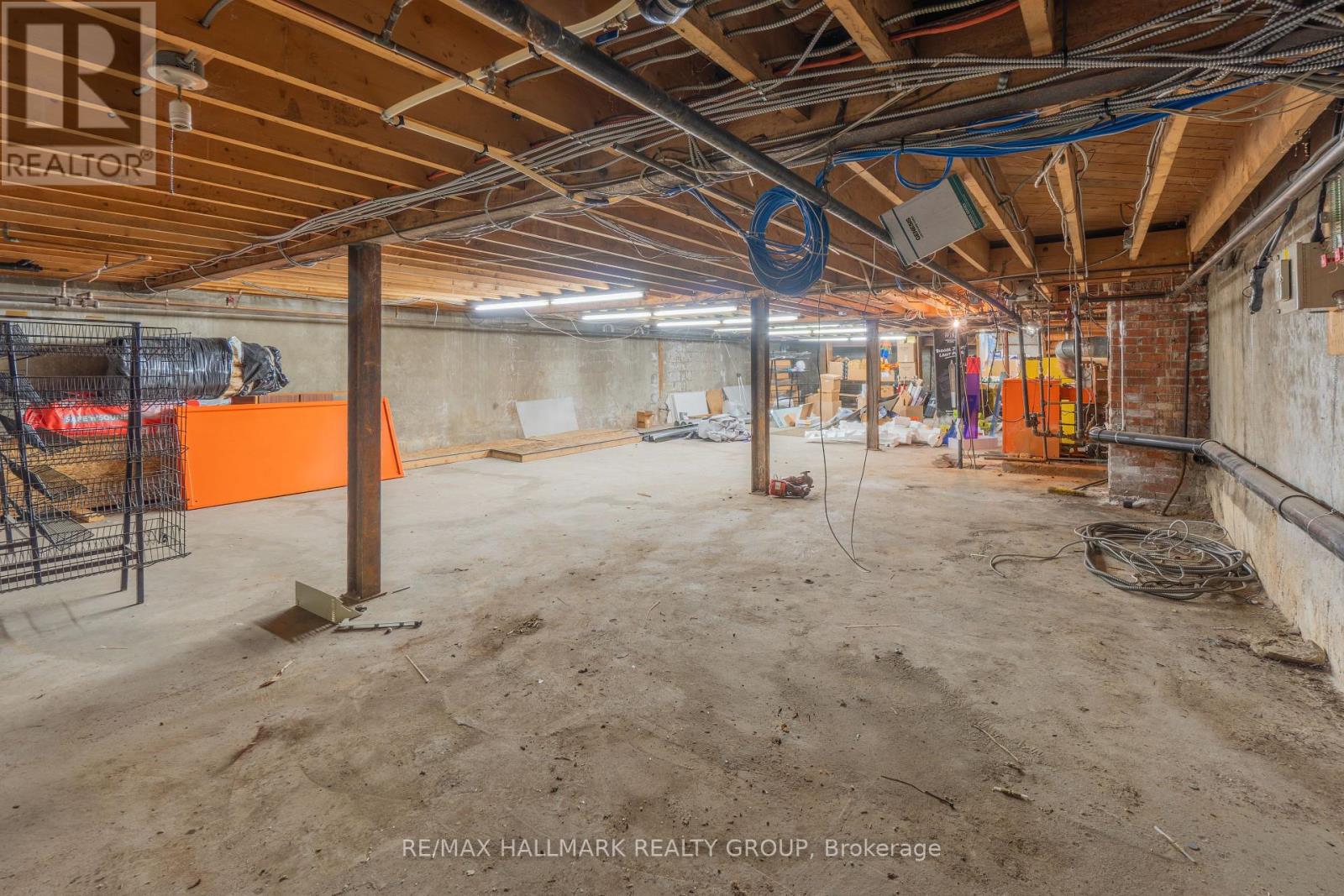 8 Beckwith Street N Property Photo 10