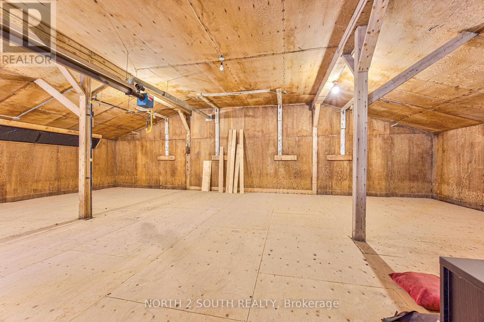 Building #2 Upper #2 - 434 Lynden Road Property Photo 7