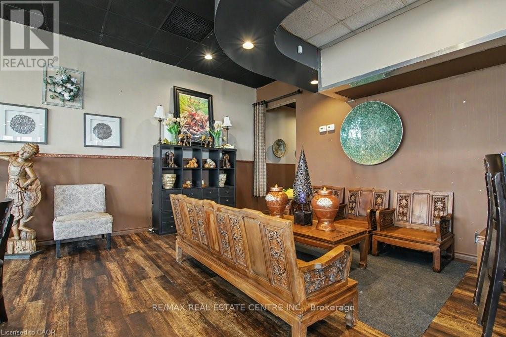 1654 Wilson Street W Property Photo 8