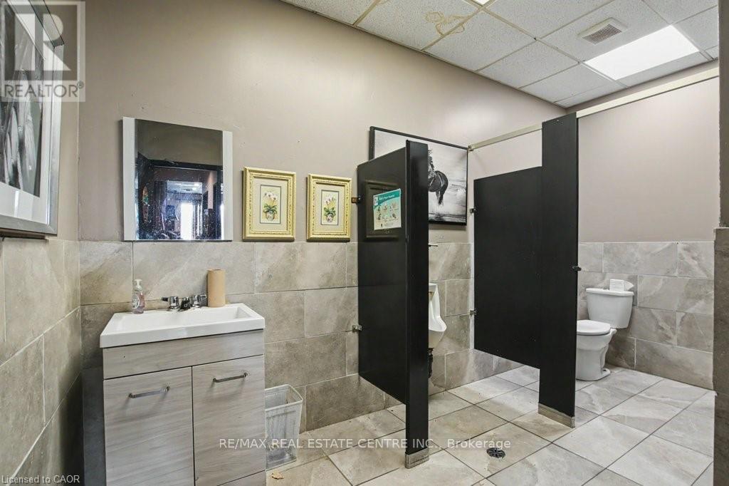 1654 Wilson Street W Property Photo 15