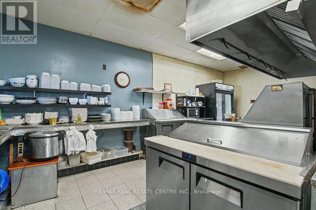 1654 Wilson Street W Property Photo 17