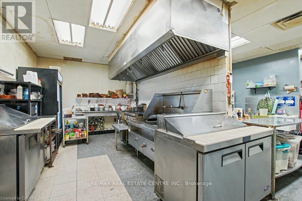 1654 Wilson Street W Property Photo 18