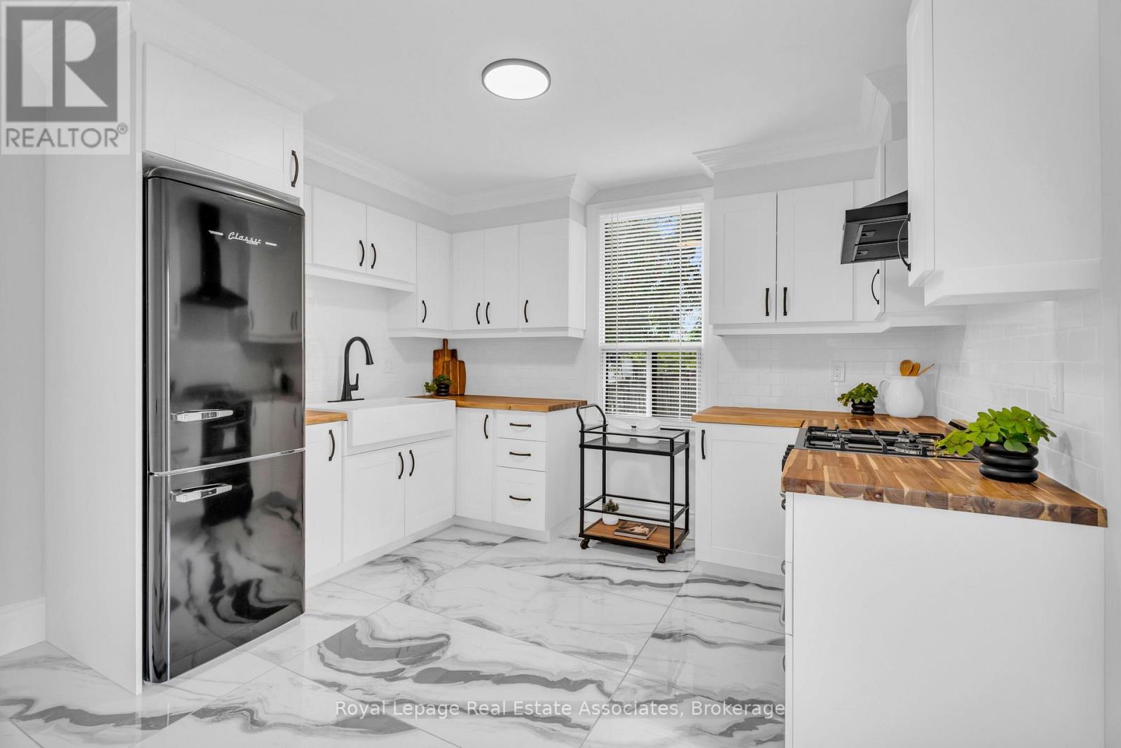 10 Gordon Street Property Photo 11