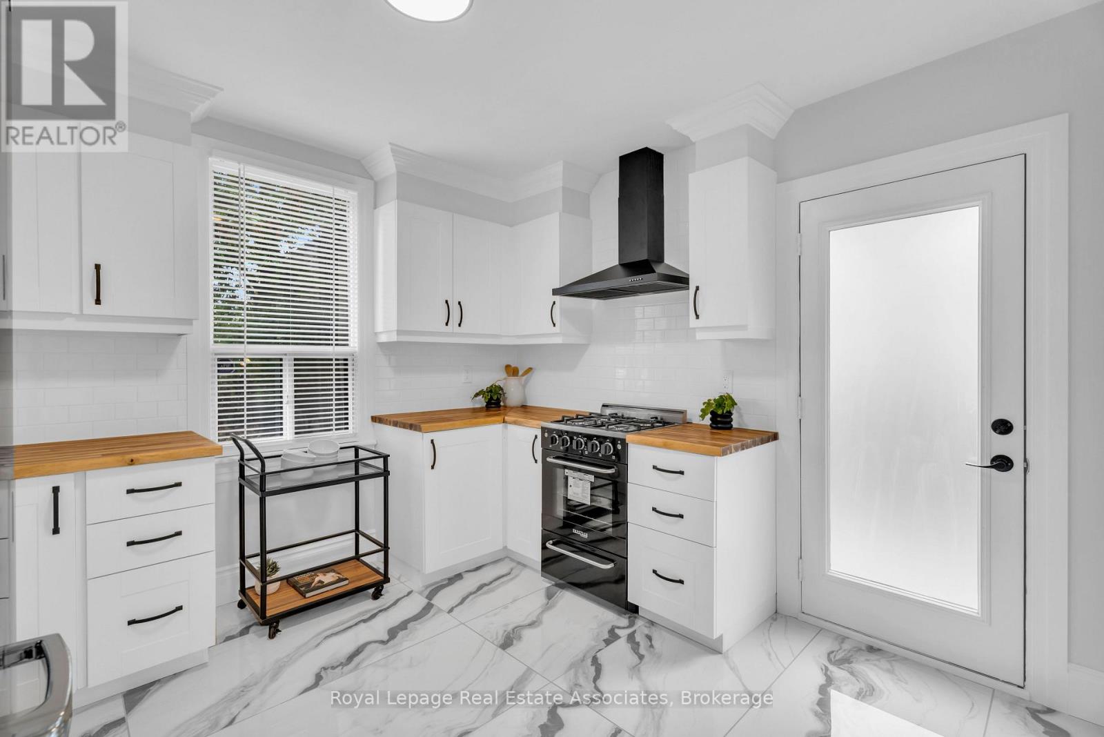 10 Gordon Street Property Photo 13