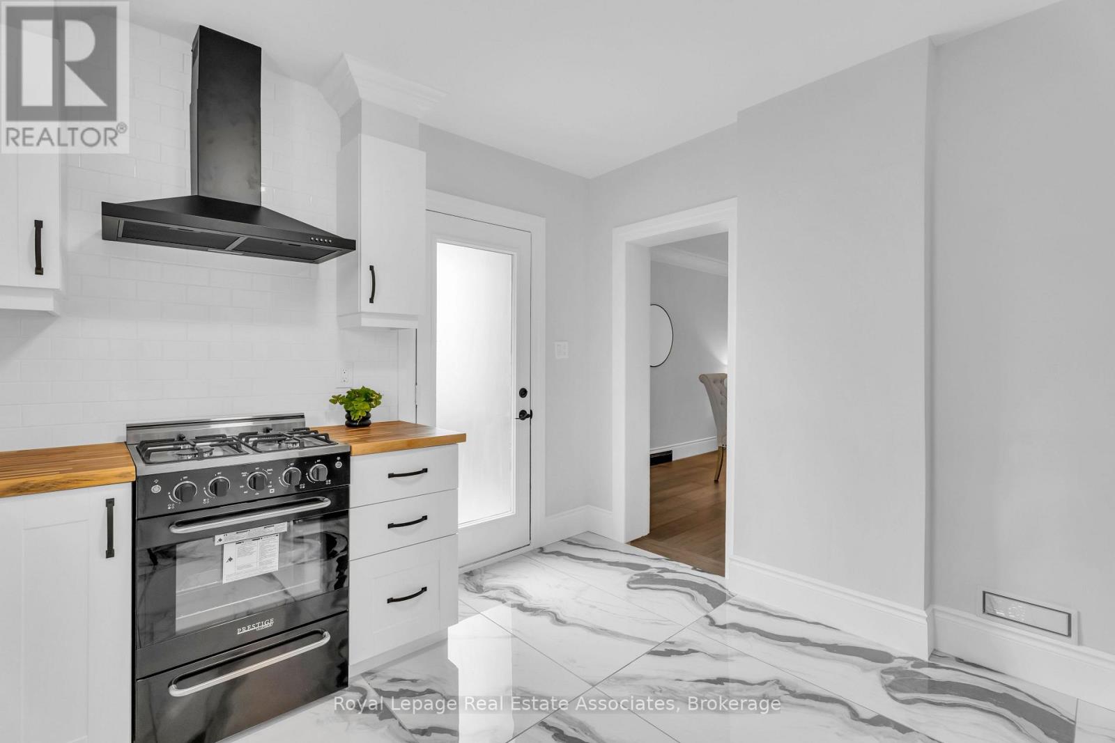 10 Gordon Street Property Photo 14