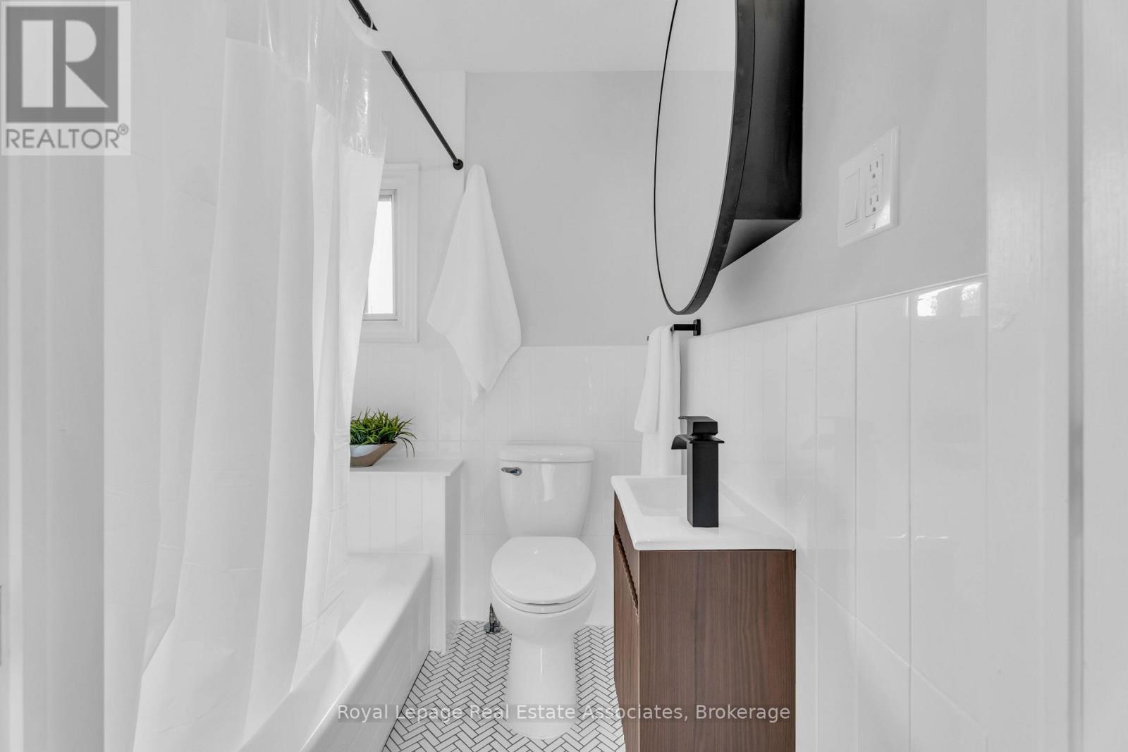 10 Gordon Street Property Photo 24