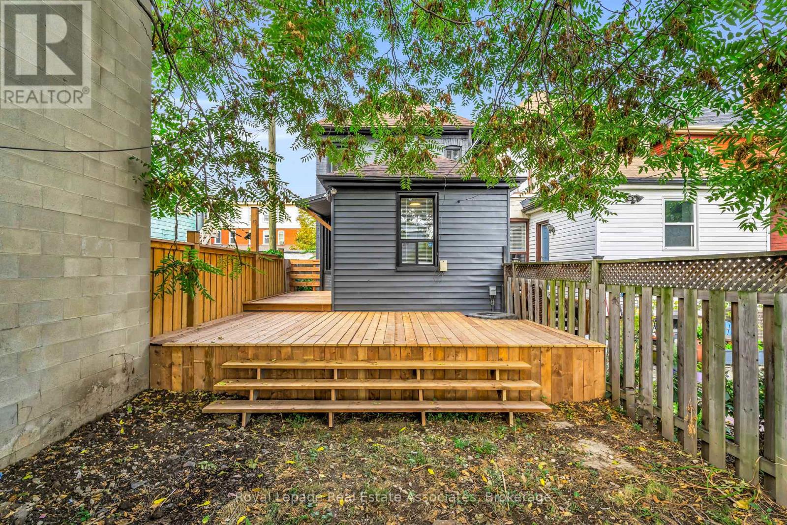 10 Gordon Street Property Photo 42