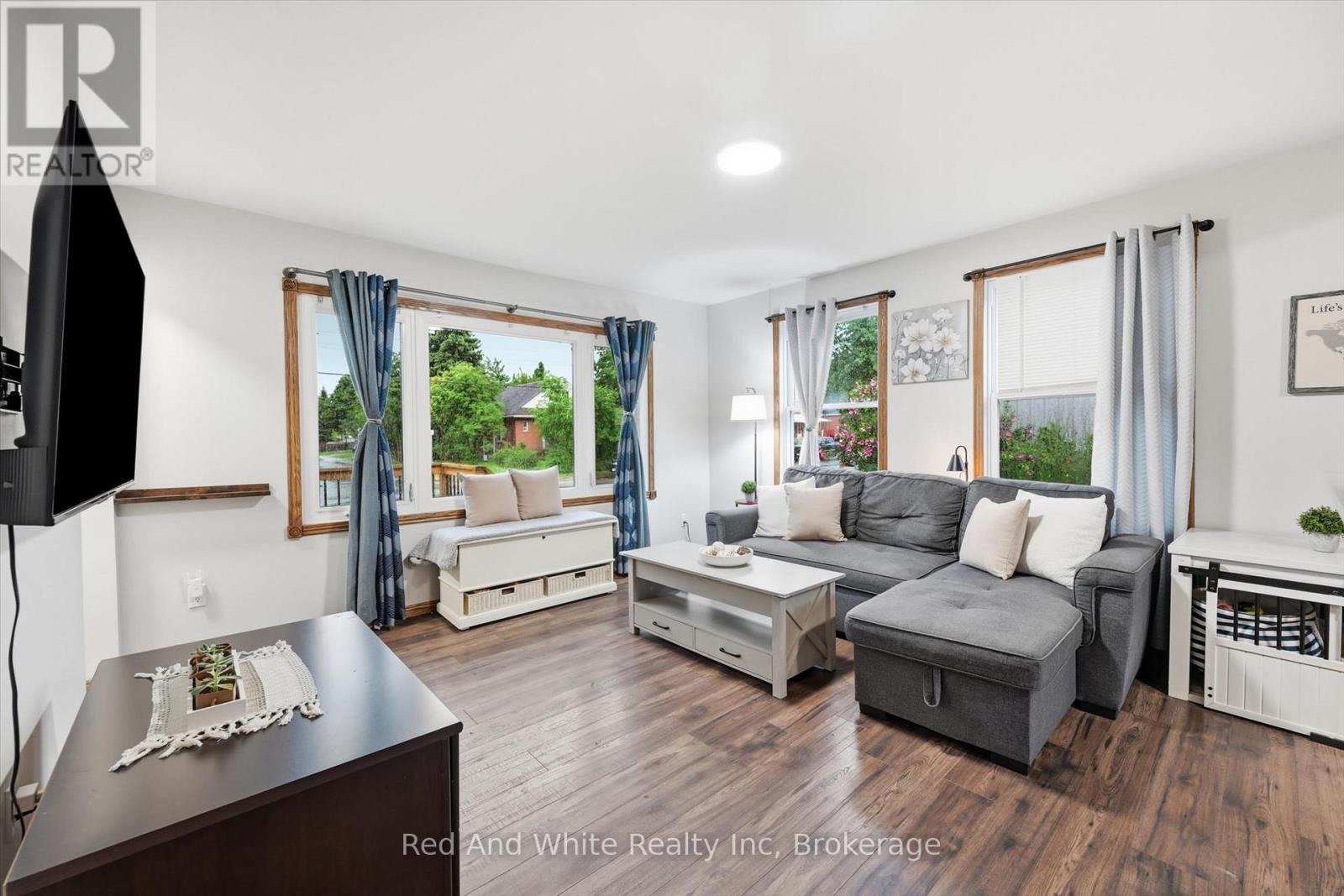 450 East 42nd Street Property Photo 6