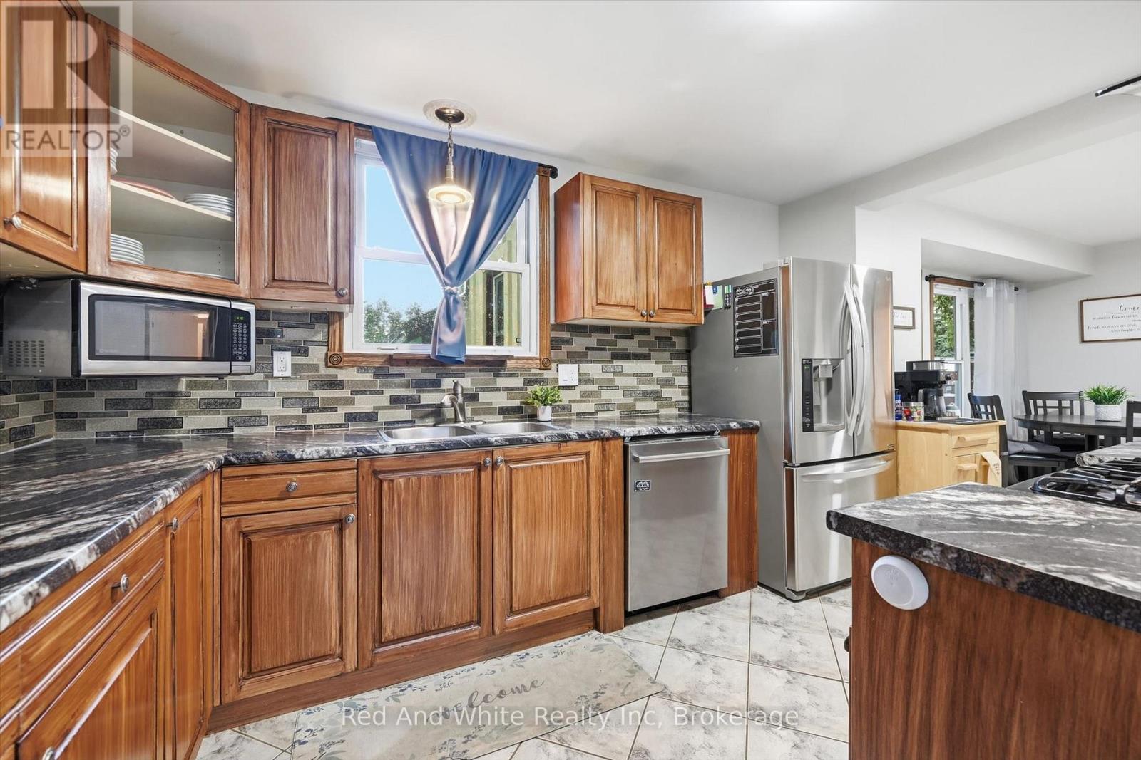 450 East 42nd Street Property Photo 8