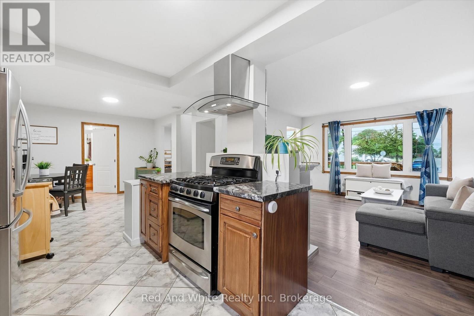 450 East 42nd Street Property Photo 9