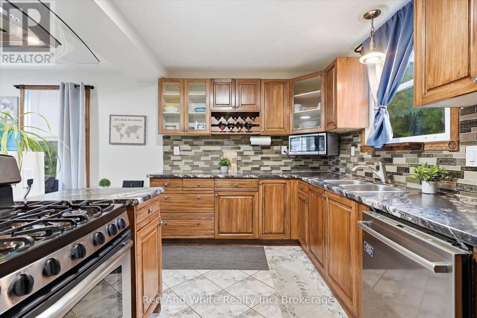 450 East 42nd Street Property Photo 10