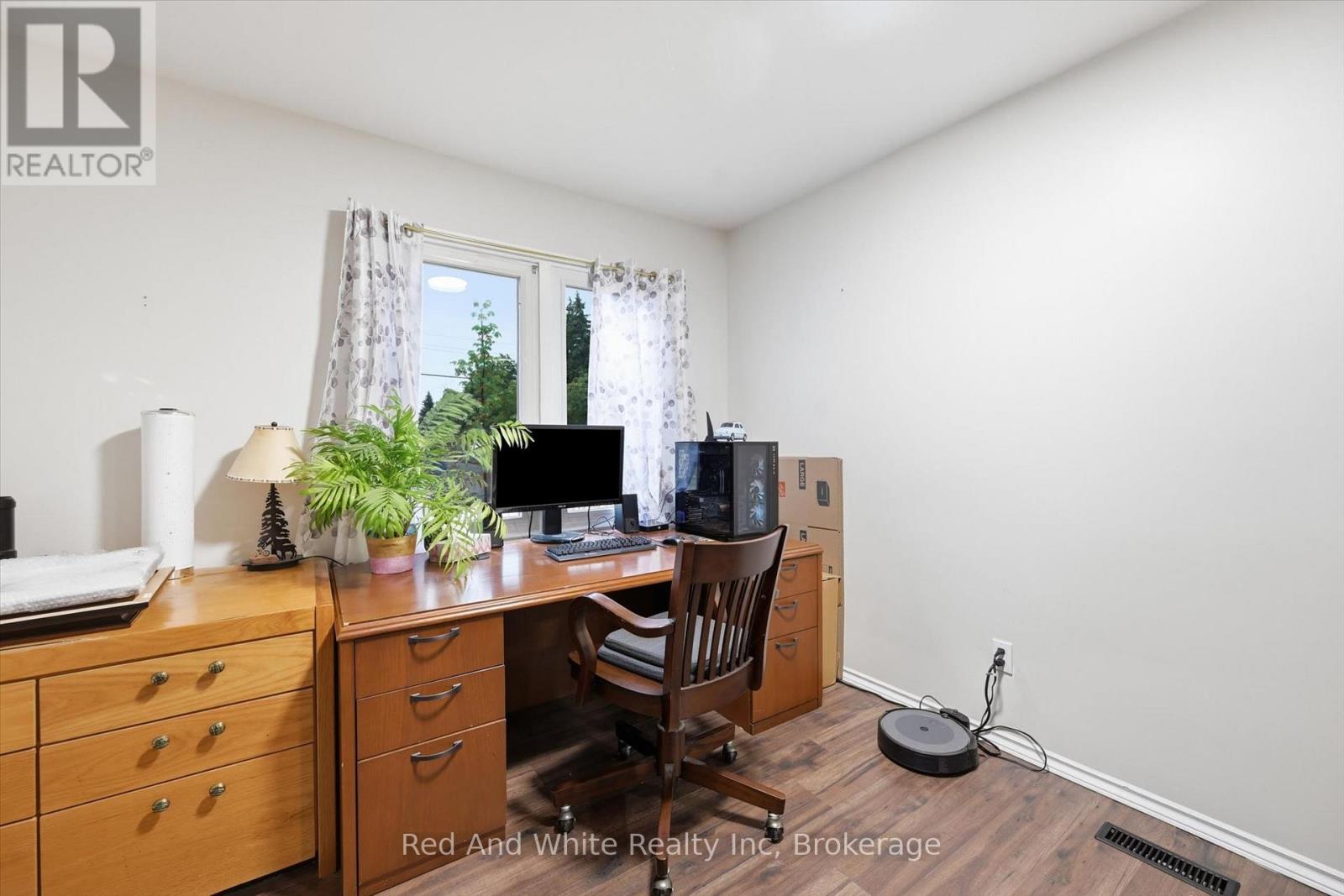 450 East 42nd Street Property Photo 17