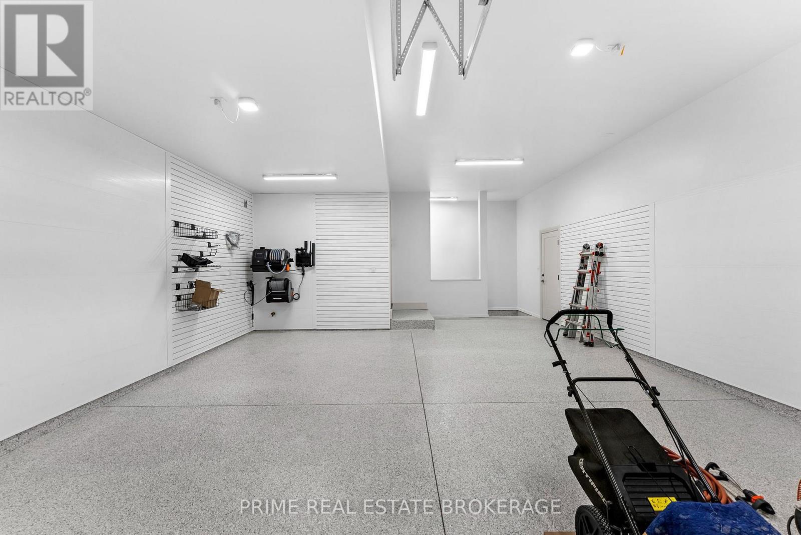 793 Valleystream Walk Property Photo 42