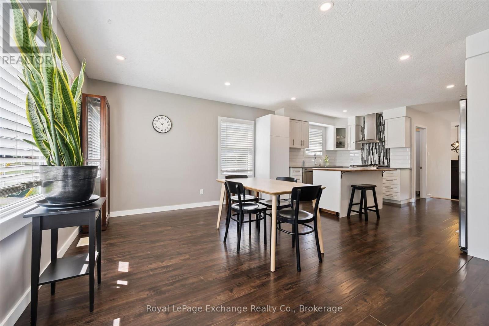 68 Elgin Street S Property Photo 7