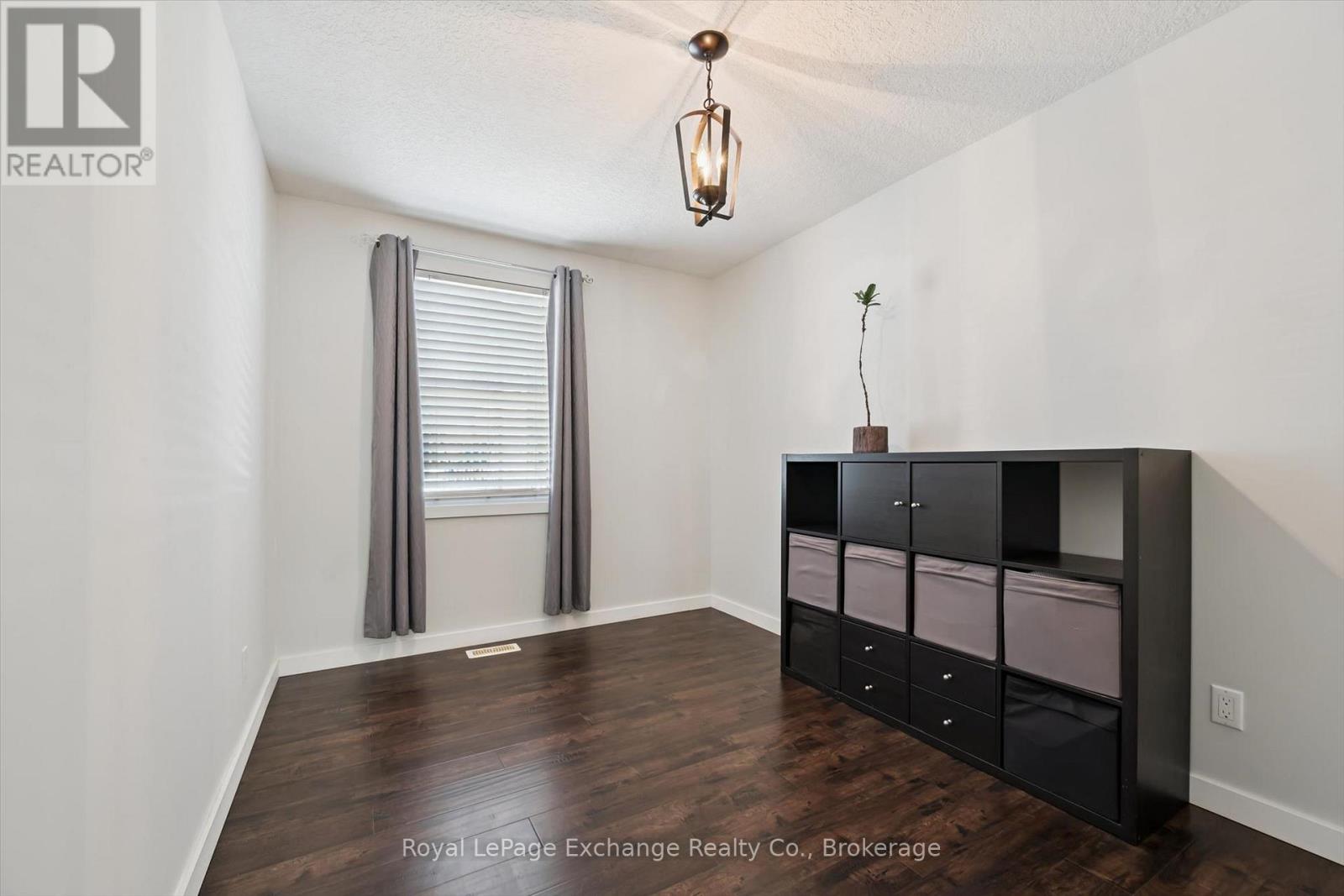 68 Elgin Street S Property Photo 16