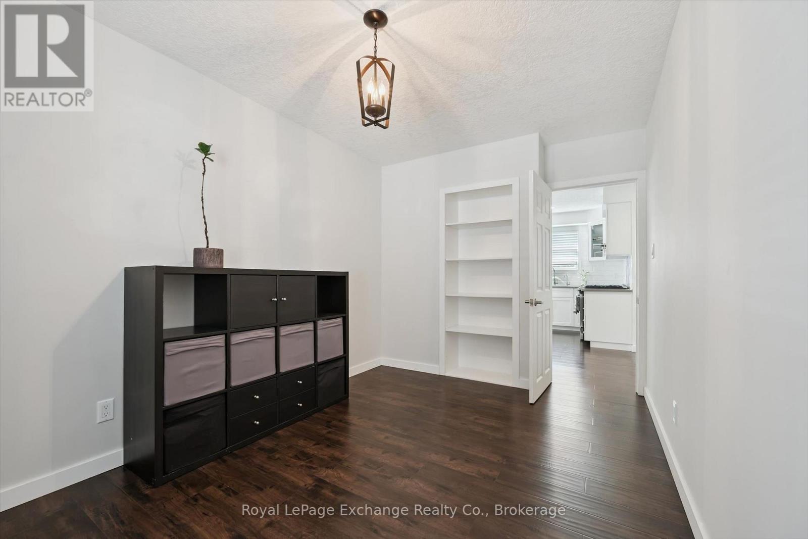 68 Elgin Street S Property Photo 17