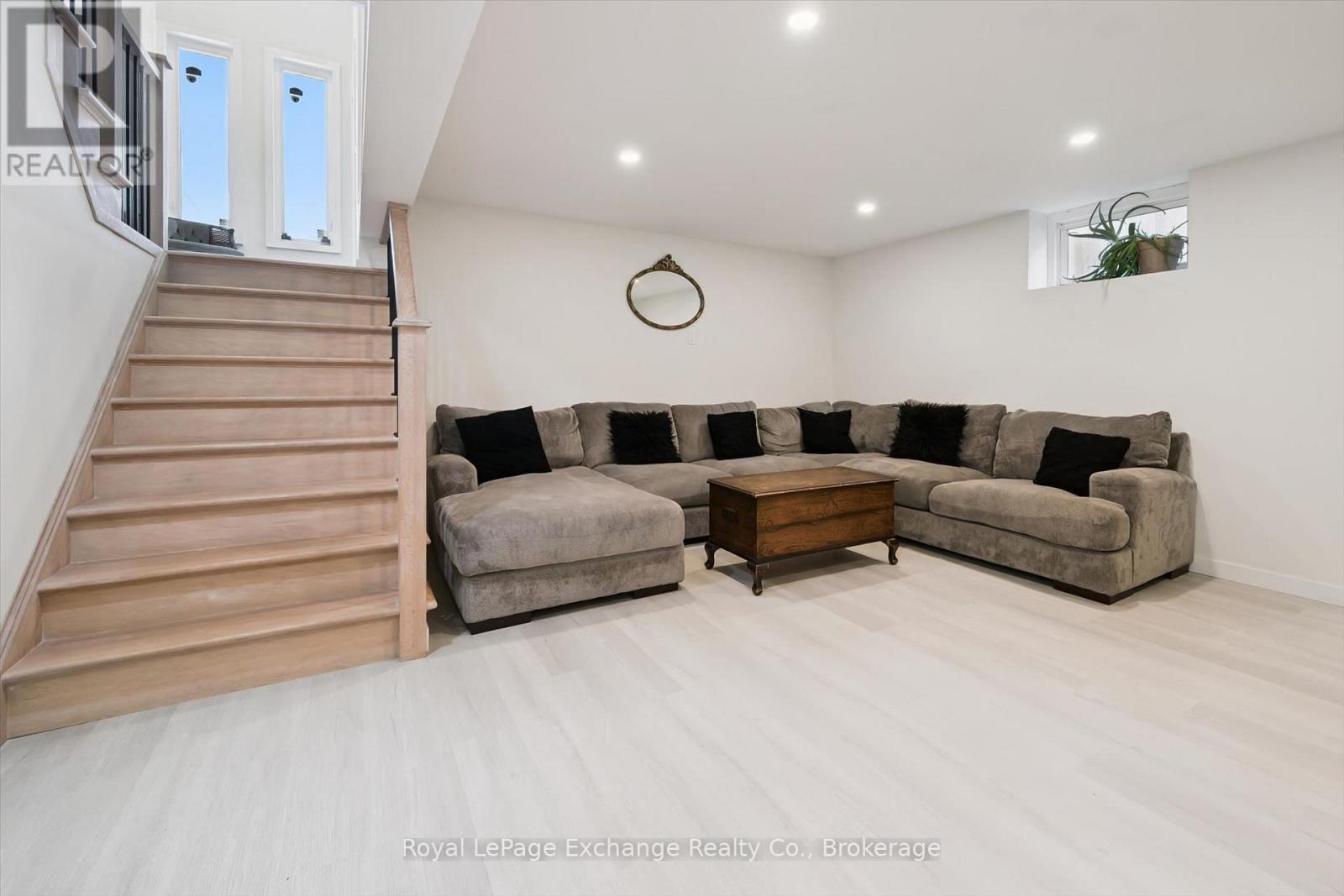 68 Elgin Street S Property Photo 24