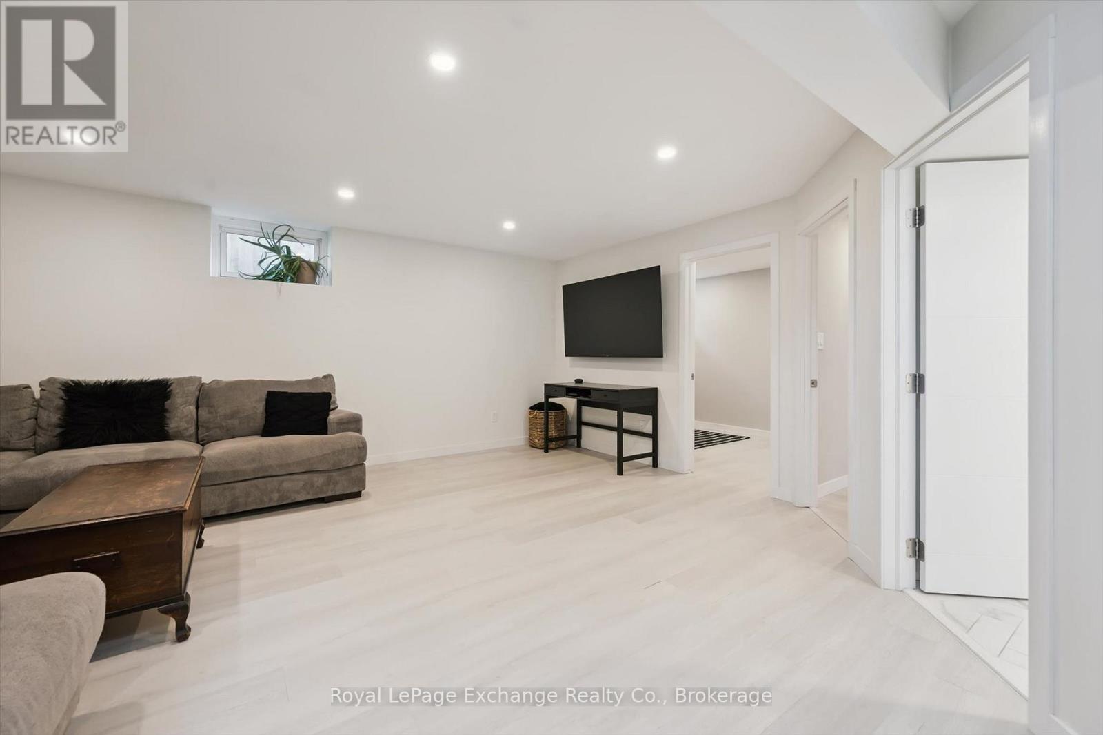68 Elgin Street S Property Photo 25