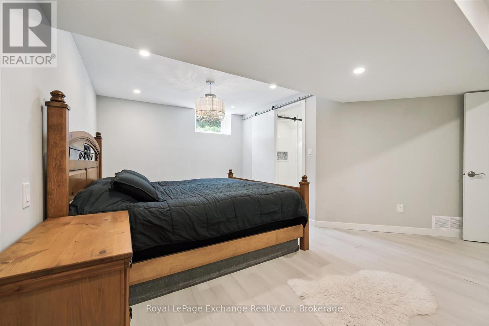 68 Elgin Street S Property Photo 27