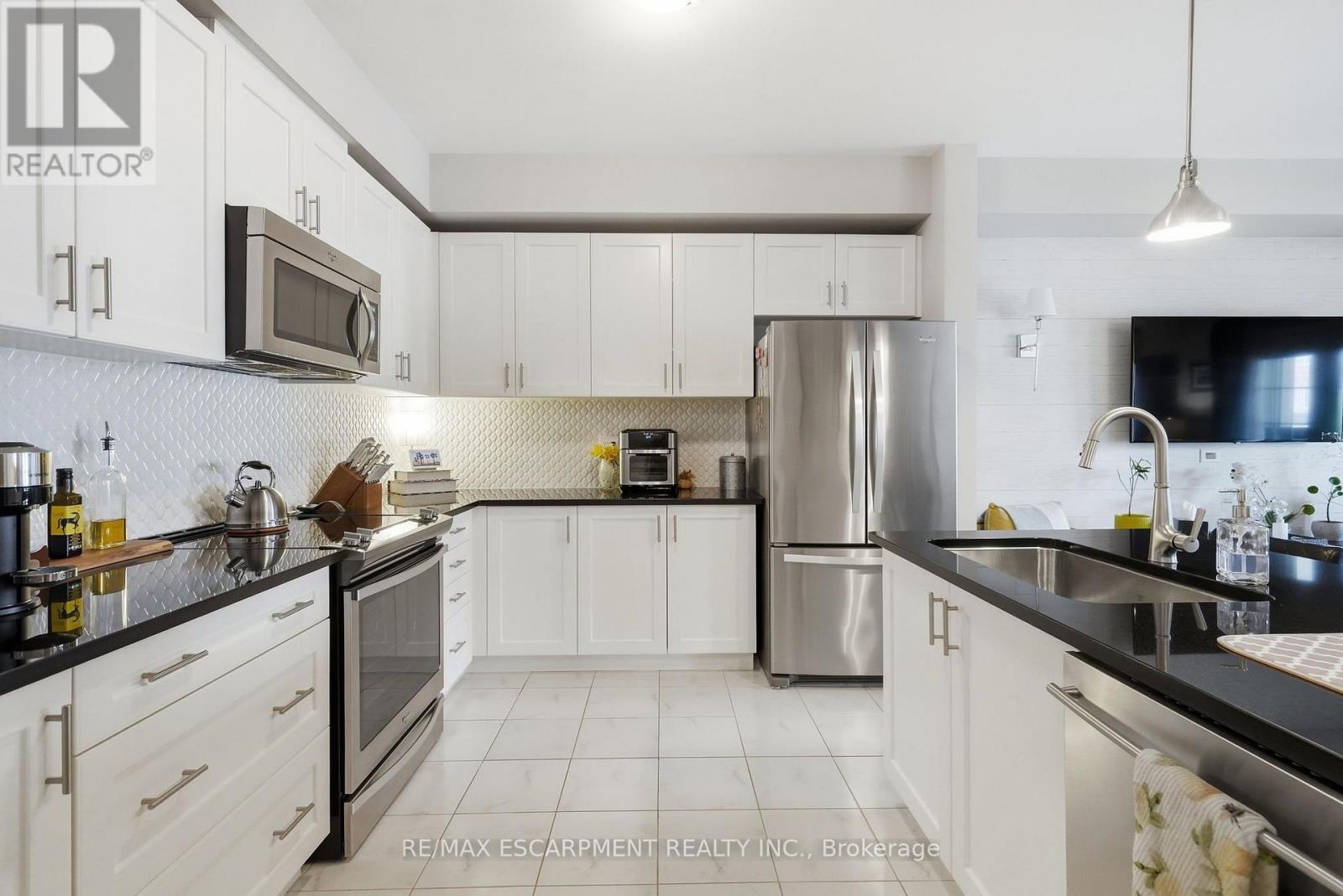 87 Hugill Way Property Photo 6