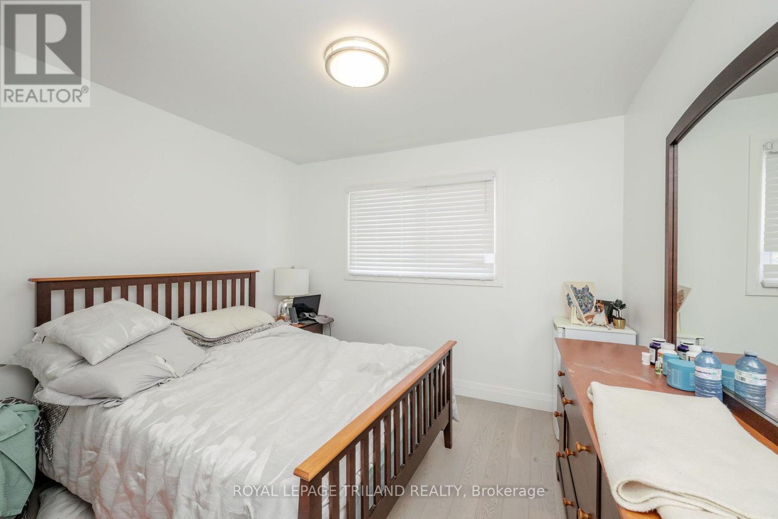 43 - 711 Osgoode Drive Property Photo 27