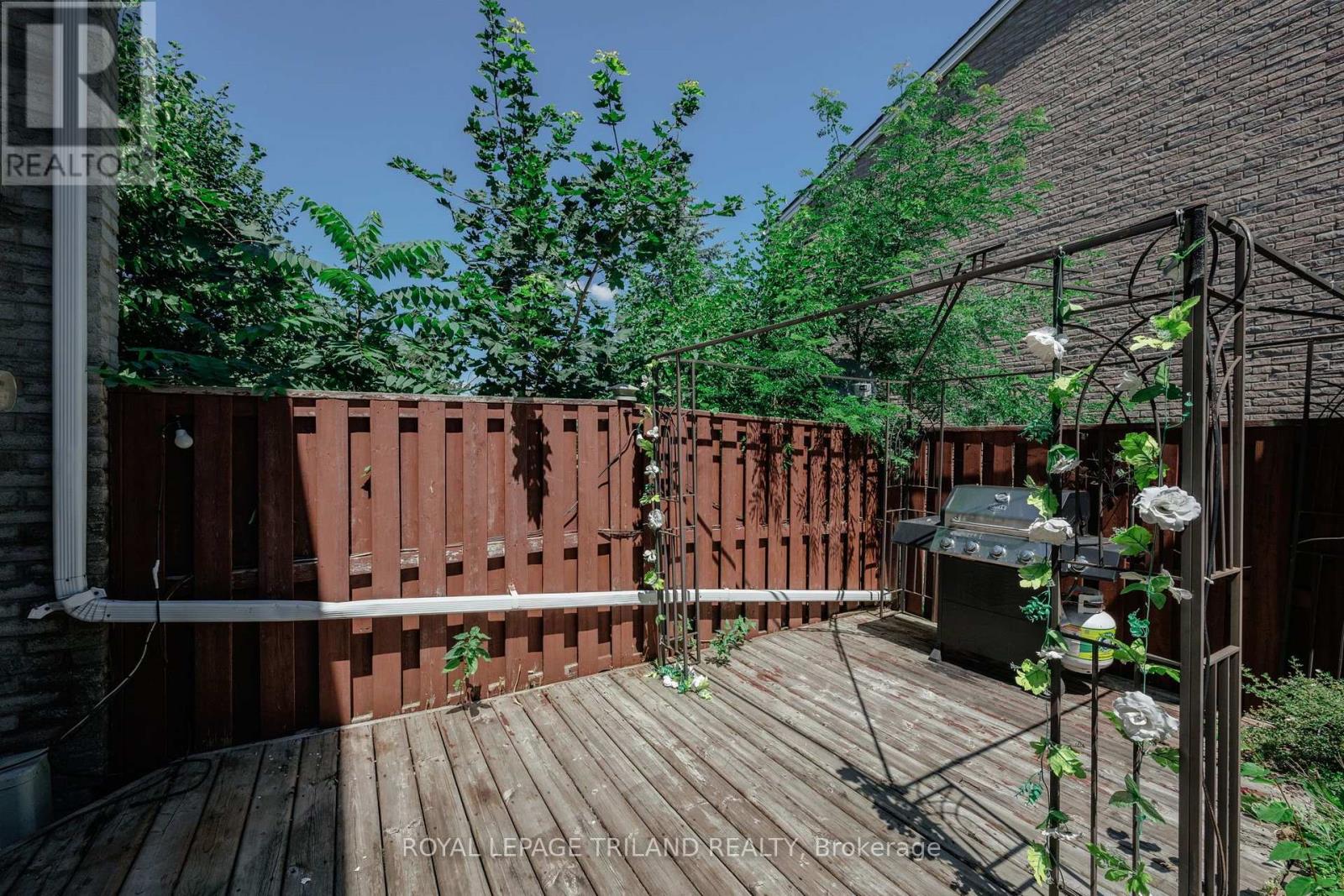 43 - 711 Osgoode Drive Property Photo 34