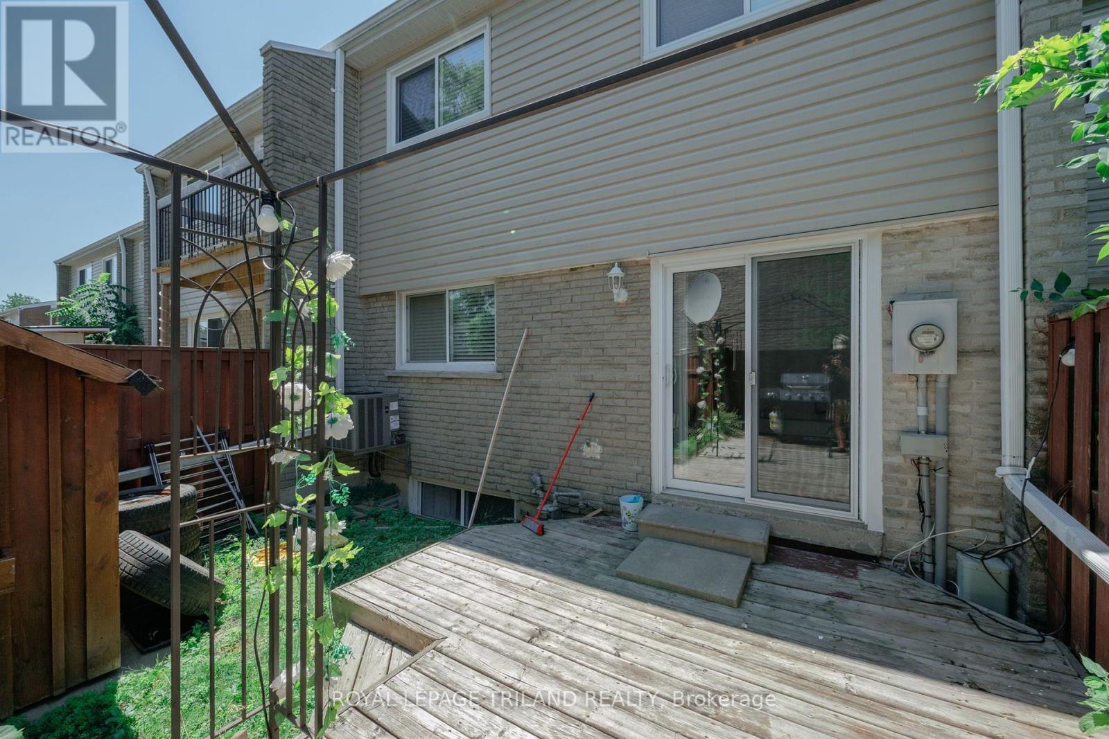 43 - 711 Osgoode Drive Property Photo 36