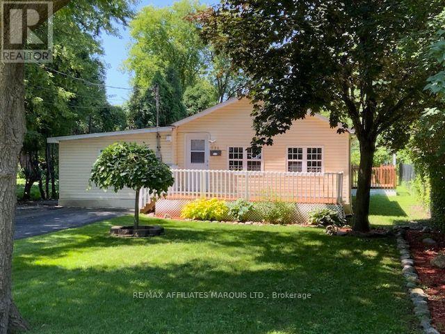 936 Gloucester Street N Property Photo 1