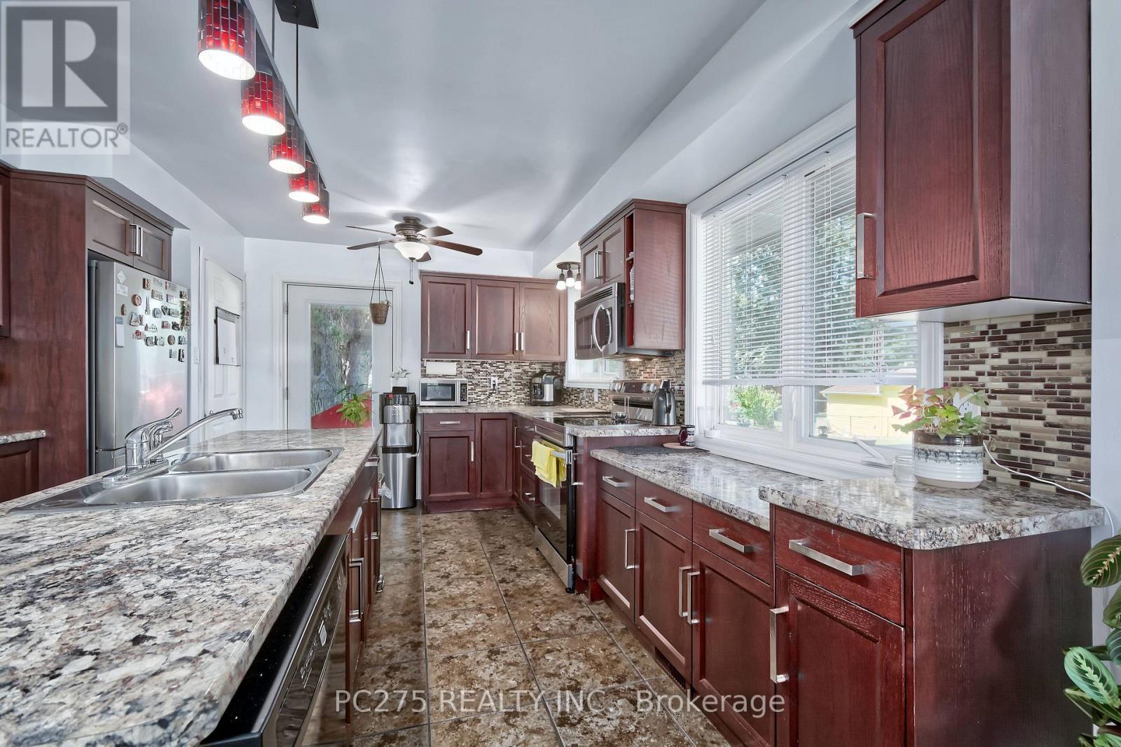 1229 Exmouth Street Property Photo 10
