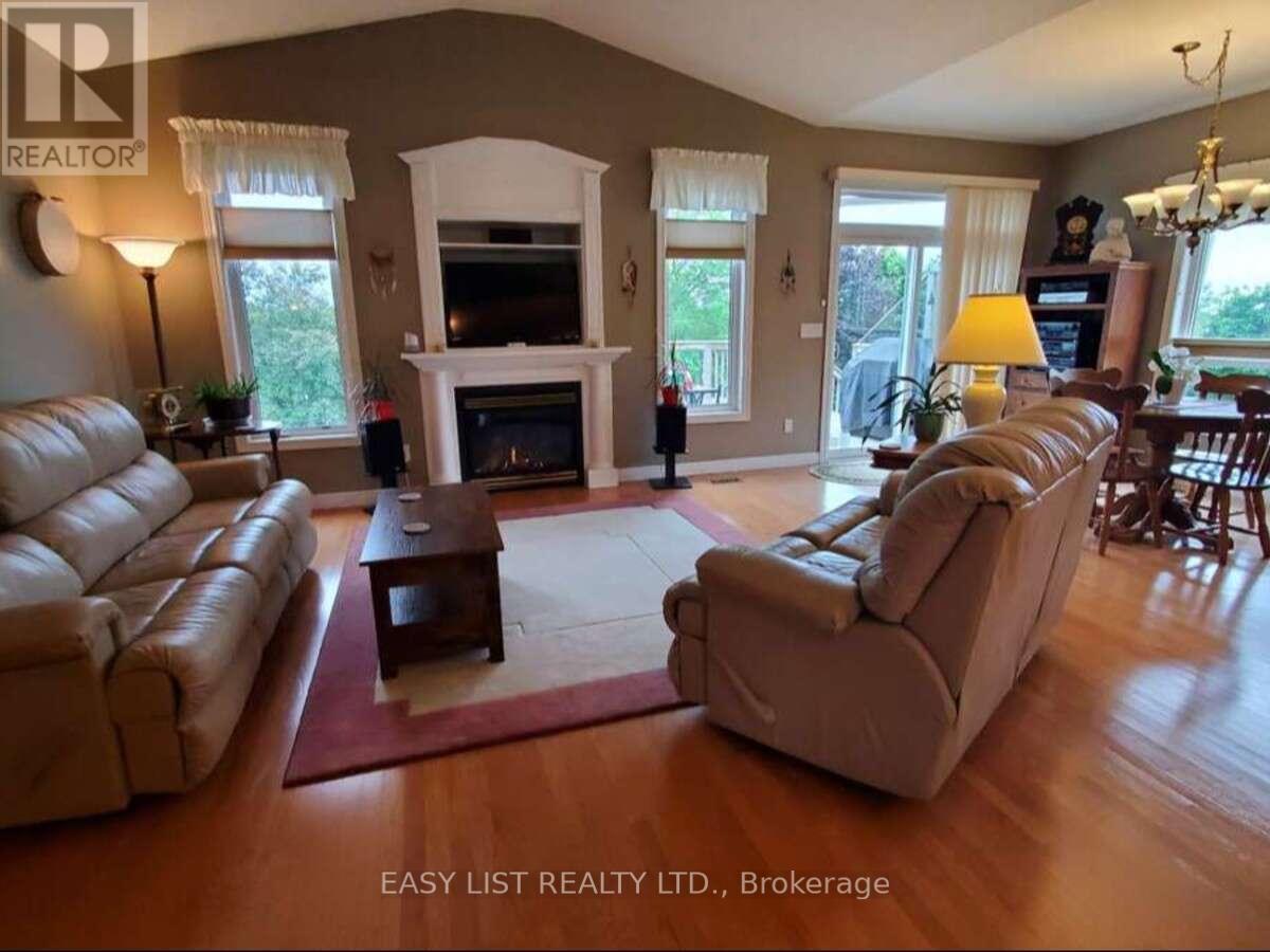 305 O'connor Court Property Photo 4