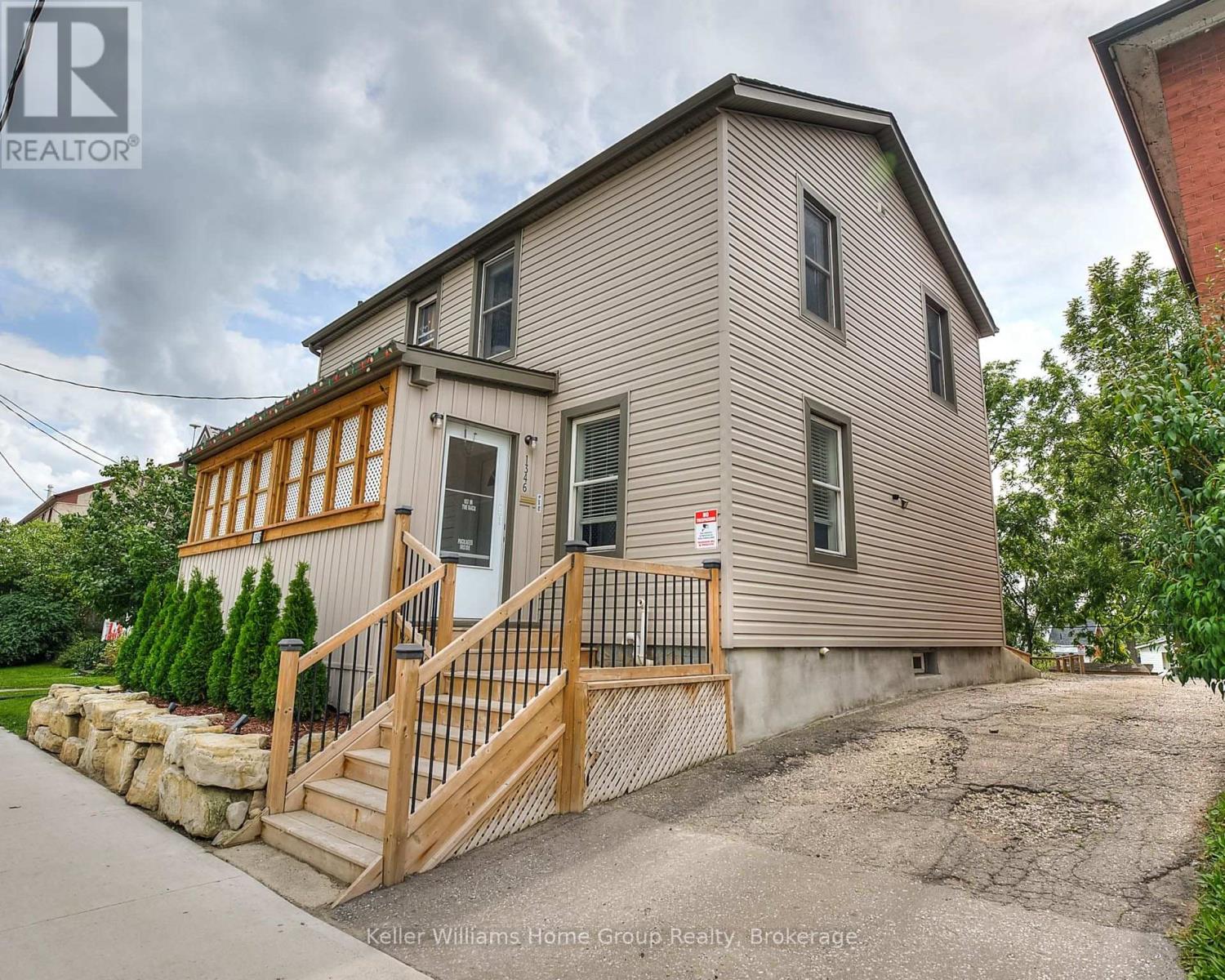 1346 King Street E Property Photo 7