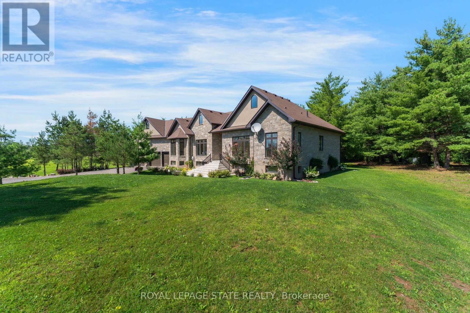 986 Highway 8 Property Photo 3