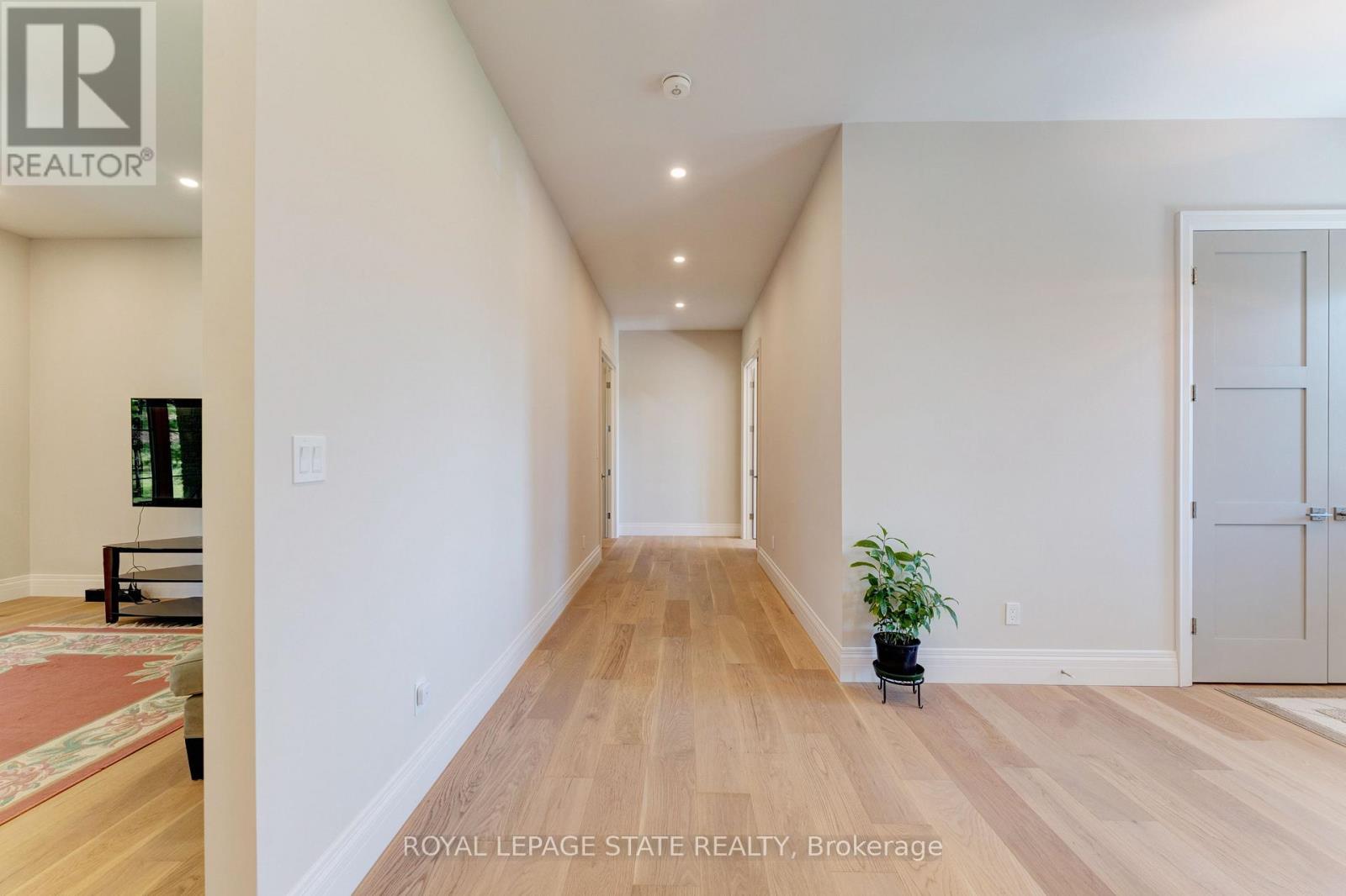 986 Highway 8 Property Photo 19