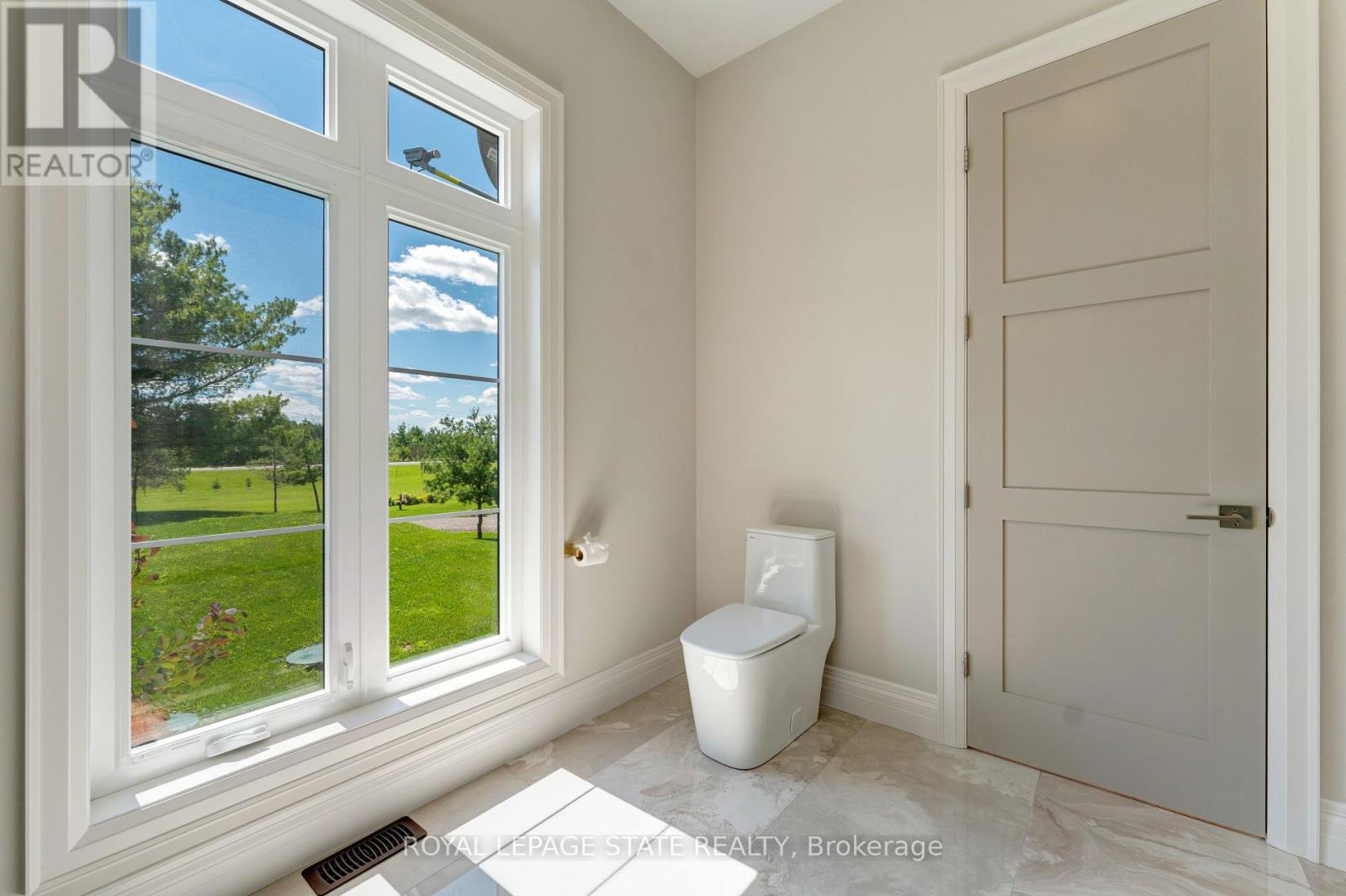 986 Highway 8 Property Photo 23