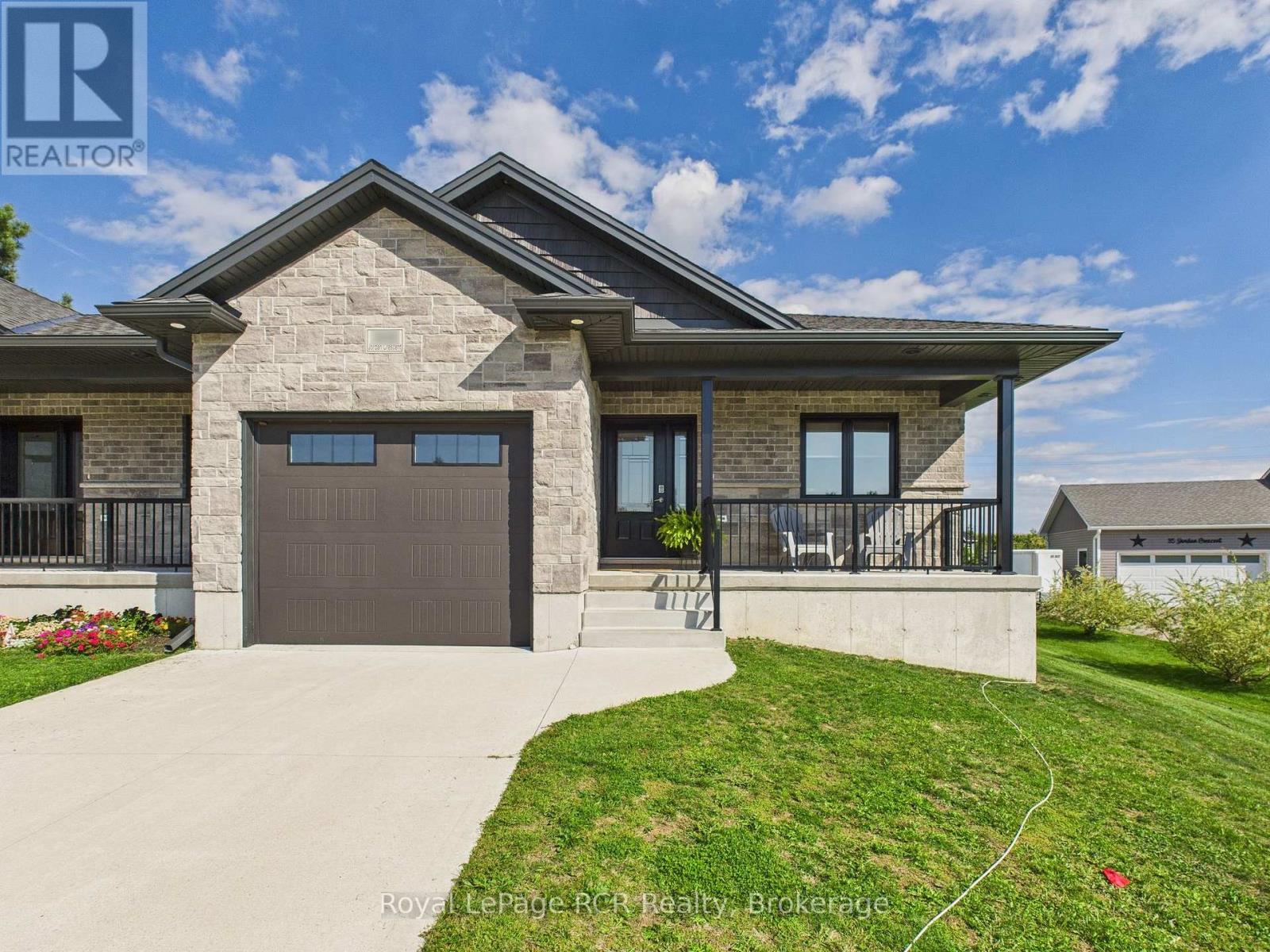 36 Jordan Crescent Property Photo 2