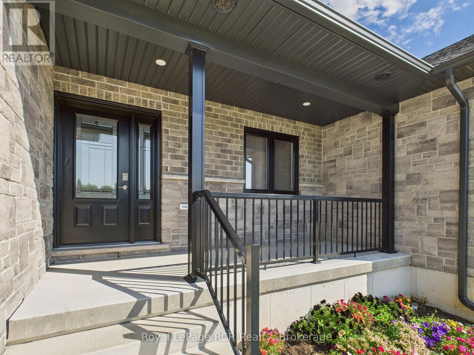 36 Jordan Crescent Property Photo 4