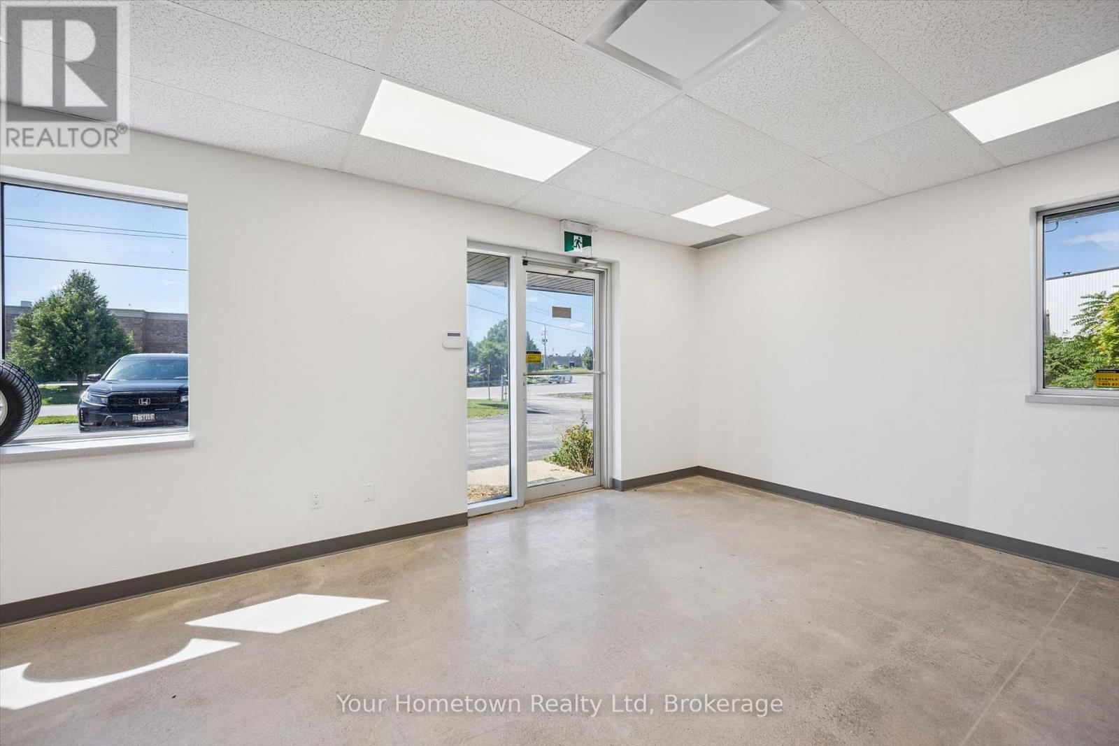 255 Thompson Drive Property Photo 4
