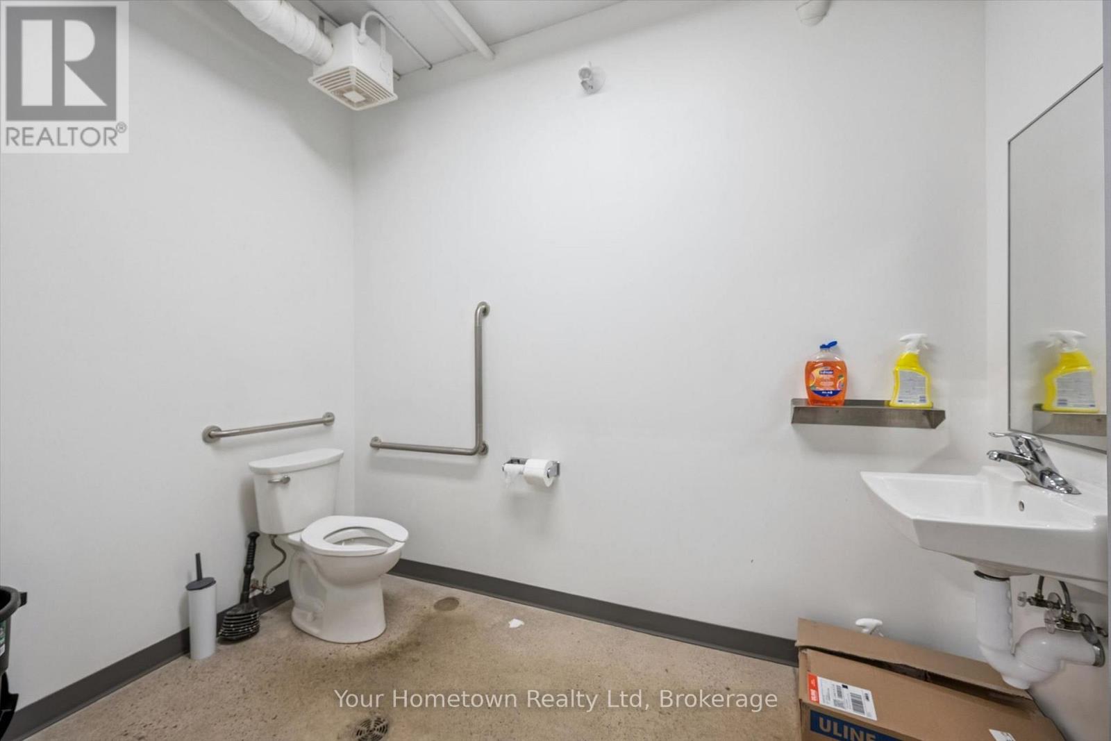 255 Thompson Drive Property Photo 9