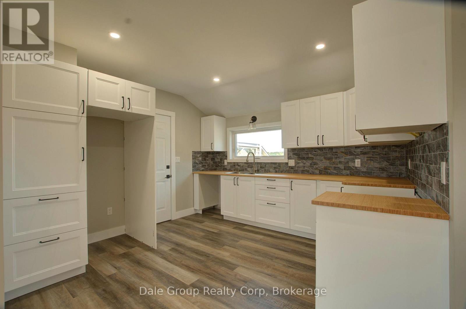 293 Albert Street Property Photo 5