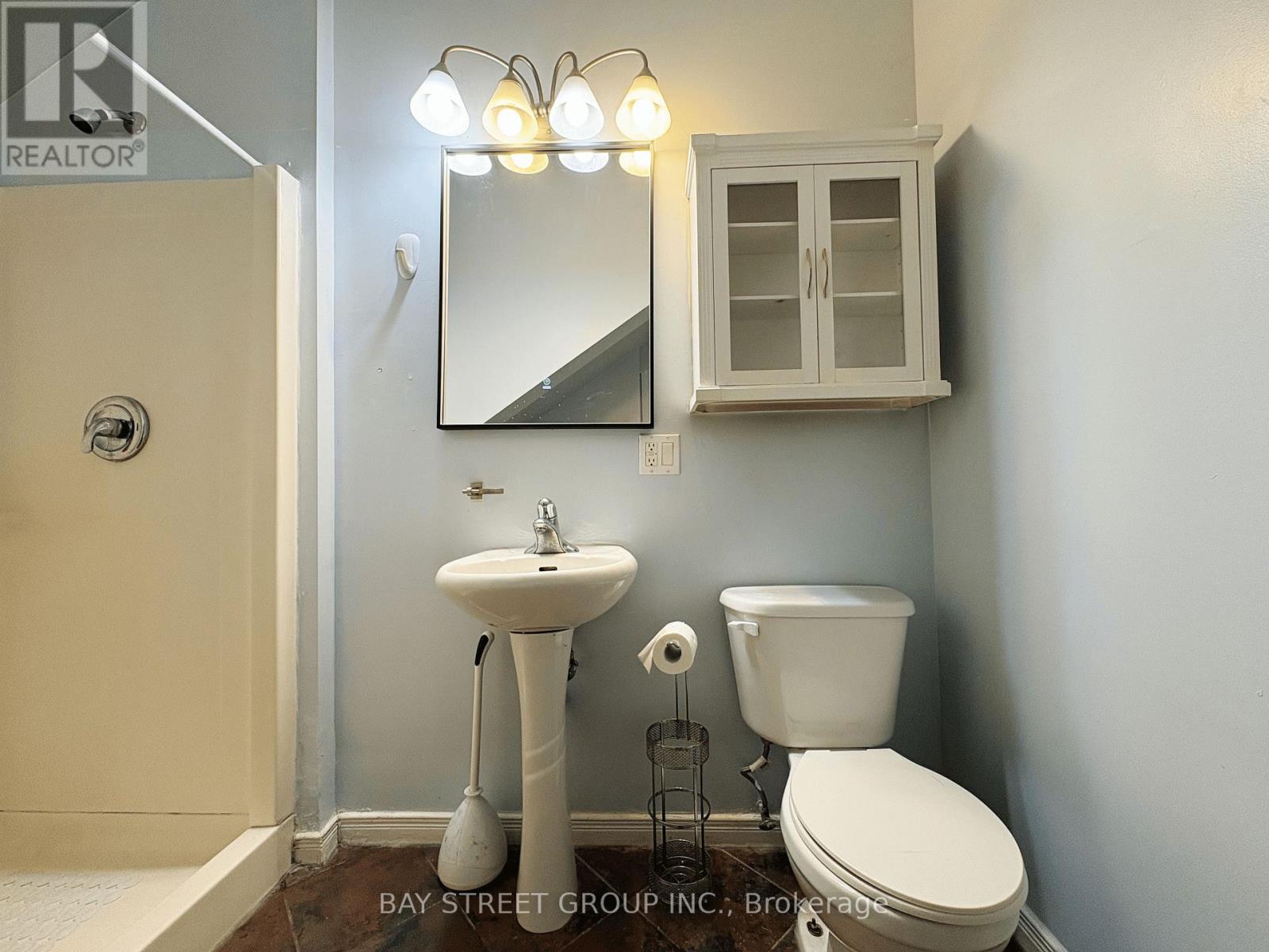 70 Courtwright Street Property Photo 8