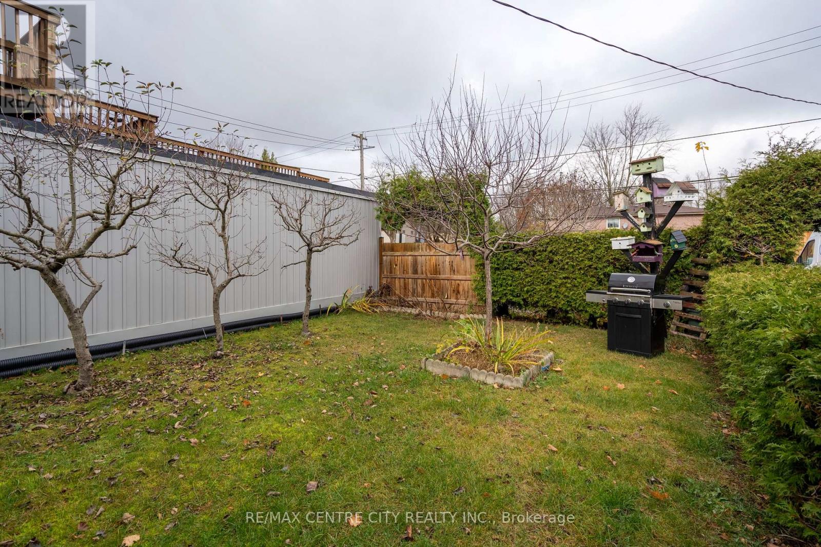 79 Front Street W Property Photo 6