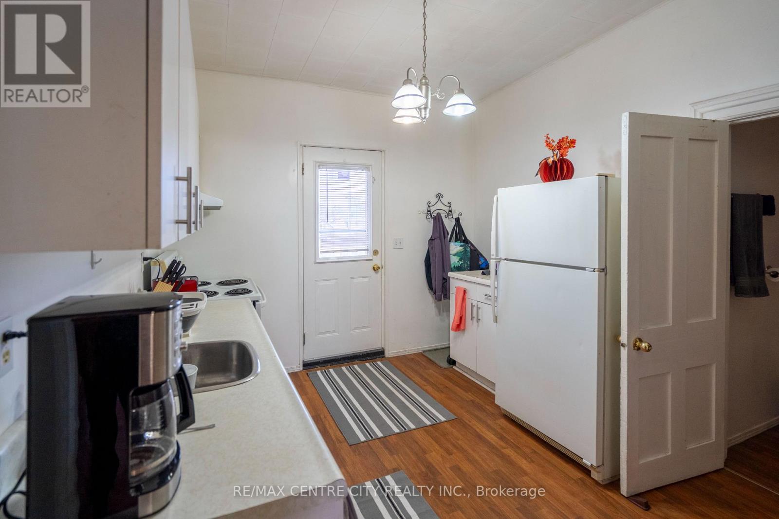 79 Front Street W Property Photo 15