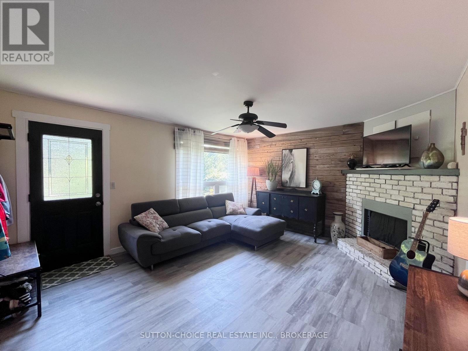 594 Derland Road Property Photo 10