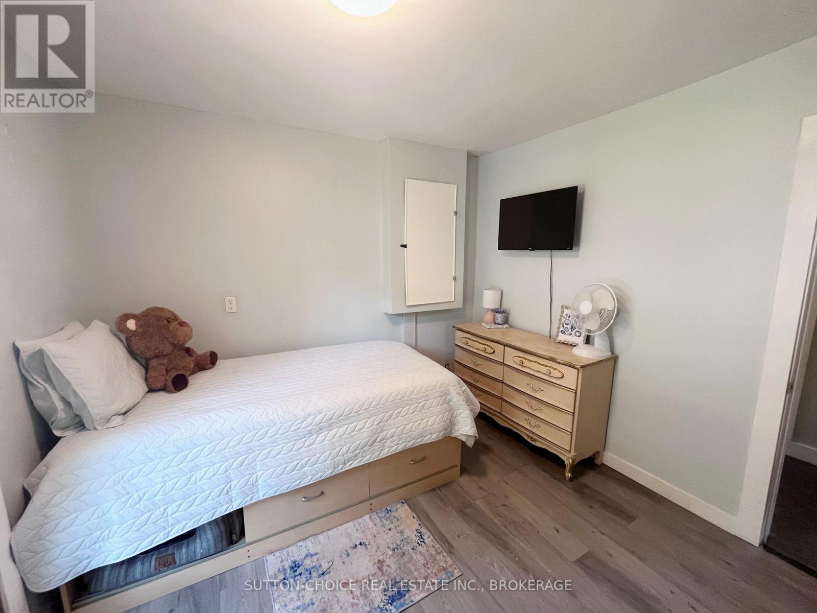 594 Derland Road Property Photo 14