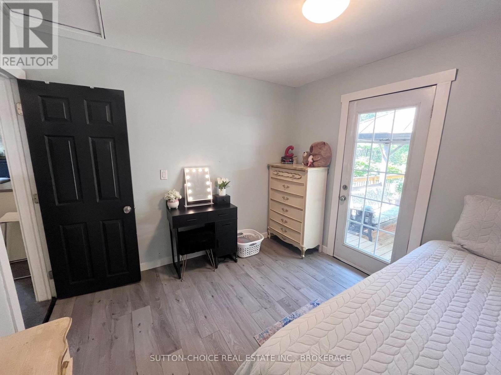594 Derland Road Property Photo 15