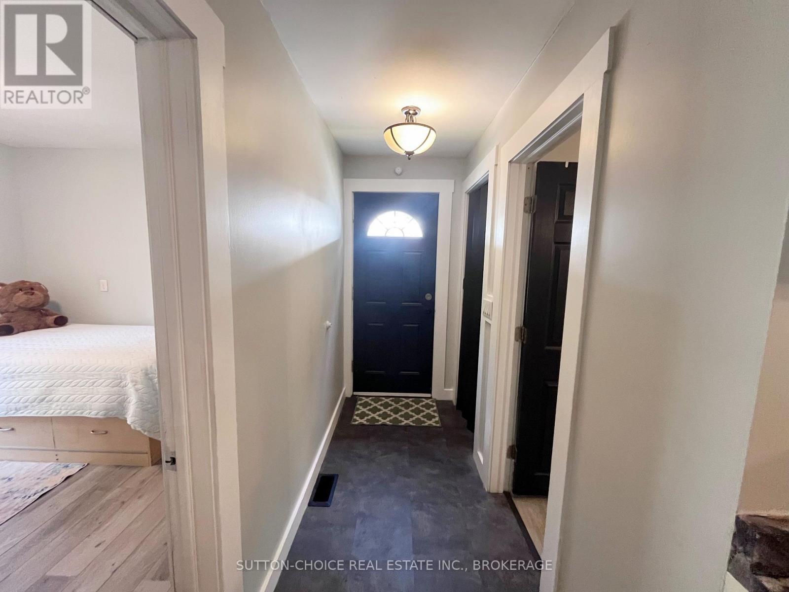 594 Derland Road Property Photo 16
